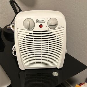 Steelton Compact White Fan Heater nwot